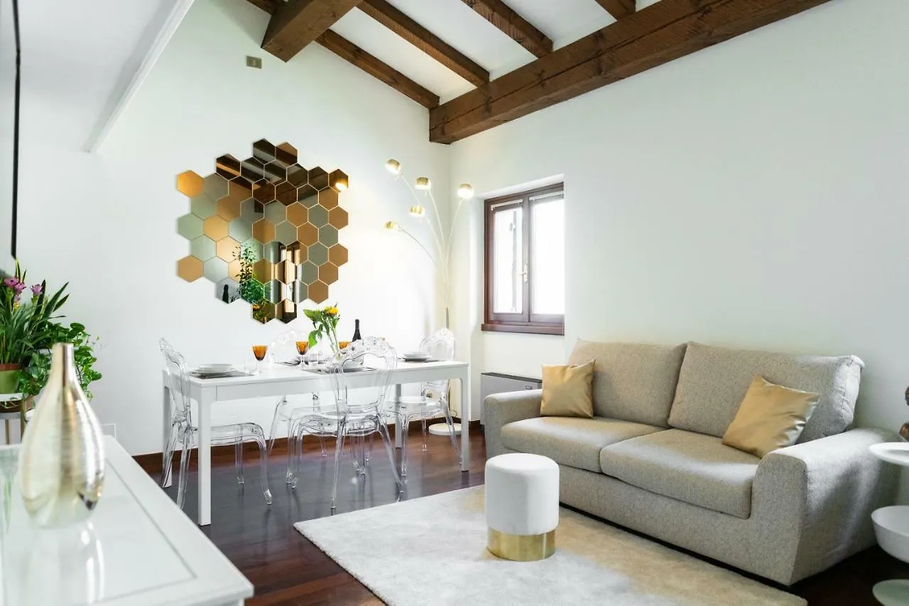 Apartment Domus Verona - Magnifiche Residenze San Fermo Italy